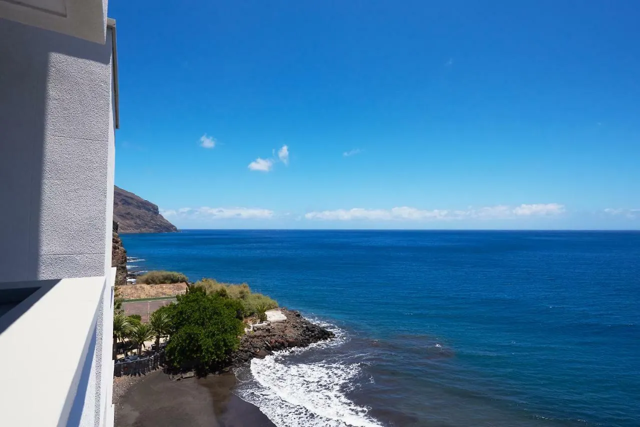 Heavenly Apartment On The Frontbeach