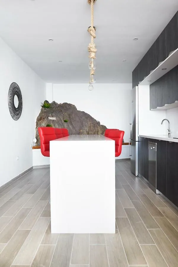 Heavenly Apartment On The Frontbeach