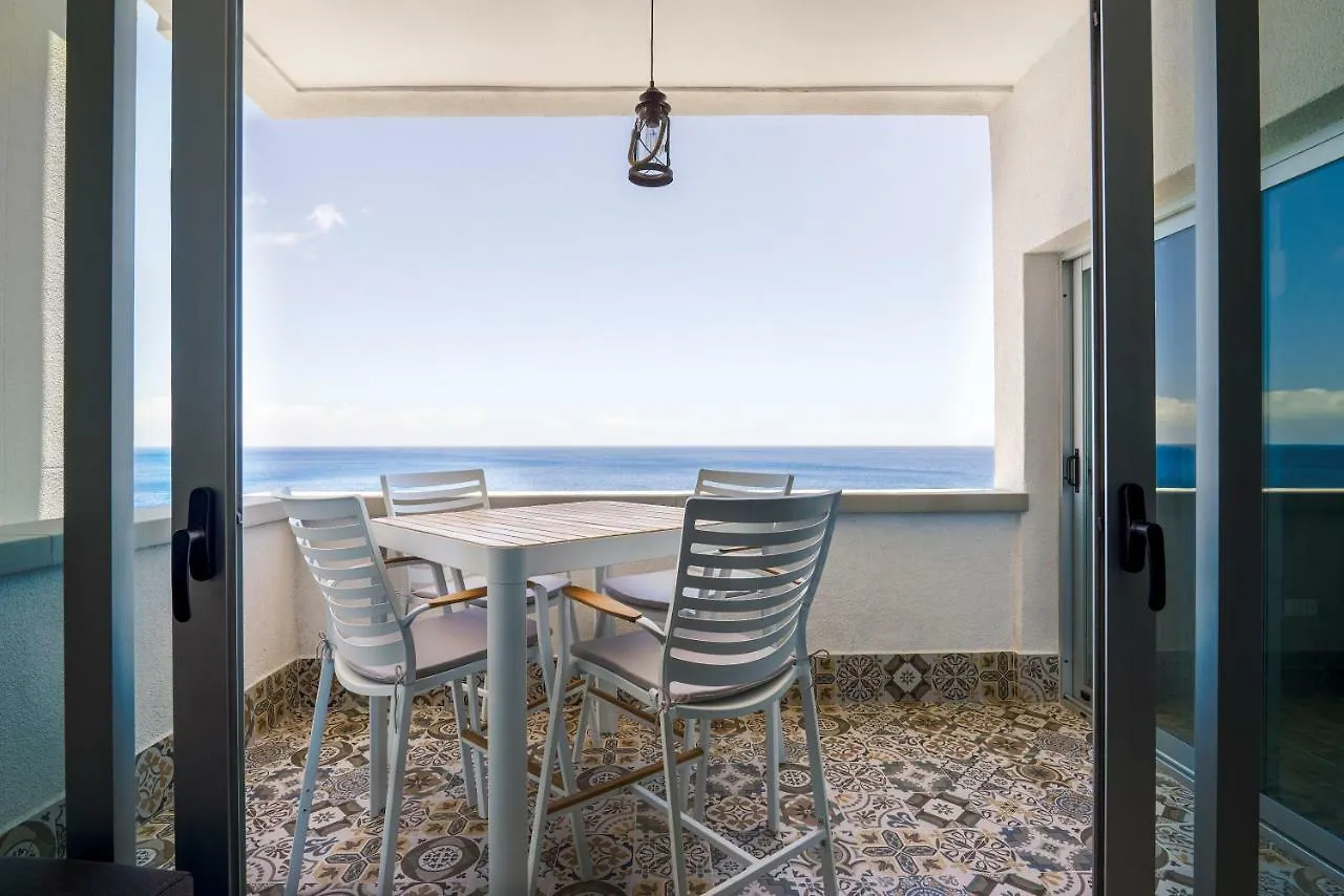 Heavenly Apartment On The Frontbeach